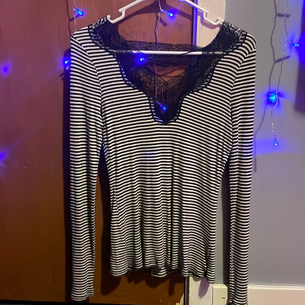 Black and white long sleeved tee